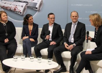 designschmuck-inhorgenta-expertenrunde-stephanie-koehler-claudia-schindler-uwe-fiedler-bernd-wolf-petra-baeuerle