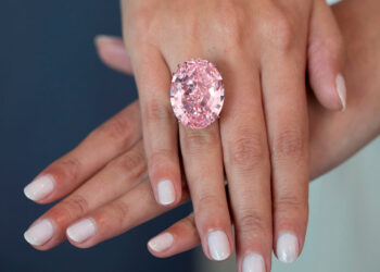 Der 59,6 Carat schwere Diamant „Pink Star“ hat am 04. April bei einer Auktion in Hongkong den Rekord für den teuersten geschliffenen Diamanten gebrochen.