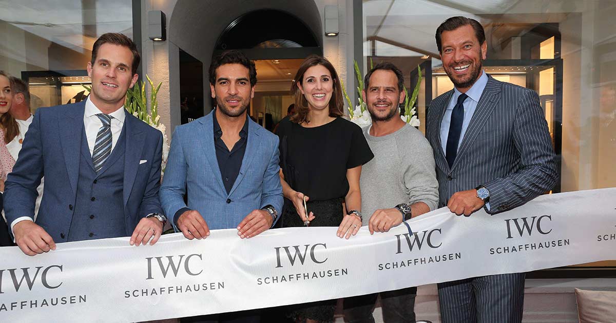 IWC-CEO Christoph Grainger-Herr, Elyas M'Barek, Aline Thomas, Moritz Bleibtreu und Henrik Ekdahl eröffnete, die zweite IWC Boutique in Deutschland.