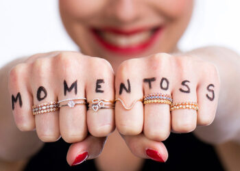 Die junge Marke Momentoss Bellissima überzeugt nicht nur mit hochwertigen Materialien, sondern auch mit coolen Modelbildern.