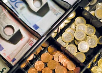 Nur Bares ist Wahres? Viele Konsumenten vertrauen Onlineshops nicht beim Bezahlen im Internet.