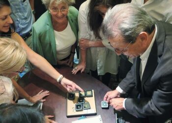 Alexander Skrein im Kreise interessierter Schmuckfreundinnen, die von ihm viel über den König der Edelsteine erfuhren.