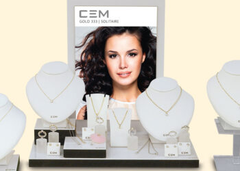 Gold-Basics werden wieder stärker nachgefragt. Dieses Deko-Paket von Engelkemper, CEM 333 Solitaire mit Zirkonia (UVP 59,90 bis 159 Euro), erleichtert dem Juwelier das Verkaufen.