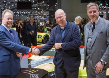 Andy Palmer, CEO von Aston Martin, Jean-Claude Biver, CEO von TAG Heuer und Marek Reichman, Creativ Officer von Aston Martin