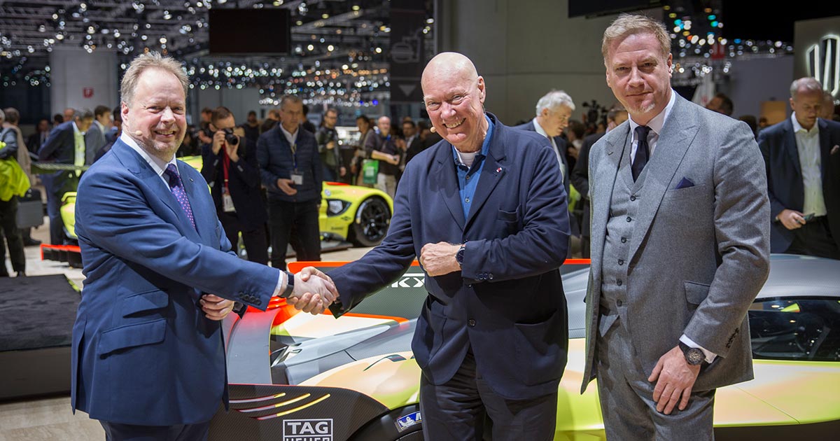 Andy Palmer, CEO von Aston Martin, Jean-Claude Biver, CEO von TAG Heuer und Marek Reichman, Creativ Officer von Aston Martin