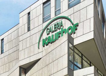 Schon seit Jahren kämpft Kaufhof mit Umsatzrückgängen und schreibt rote Zahlen. Nun soll die Kehrtwende folgen. (Bild: Galeria Kaufhaus GmbH)