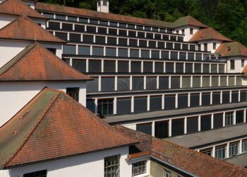 Der Junghans Terrassenbau wurde feierlich eröffnet.