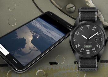 Das Modell Spaceborn aus der Mach33-Kollektion holt Bilder direkt von der ISS aufs Smartphone. | © Werenbach