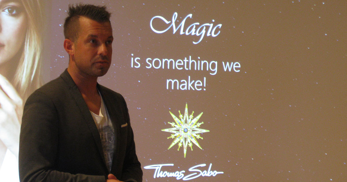 „We make magic happen. Es liegt am Juwelier und seinen Mitarbeitern, die Kunden zu inspirieren“, sagt Peter Holzinger, Wholesale Director Global bei Thomas Sabo