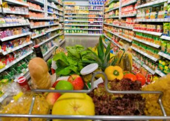 Eine Umfrage ergab, dass 34 % der Deutschen lieber offline shoppen.