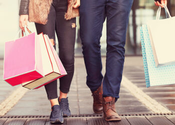 Das Absatzvolumen im Einzelhandel im Euroraum ist um 1,6 % gesunken.