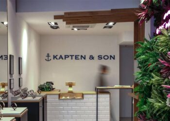 Der Store befindet sich in dem ehemals vom Pirmasenser Schuhlabel Kennel & Schmenger betriebenen Ladenlokal in der Ehrenstraße 53.