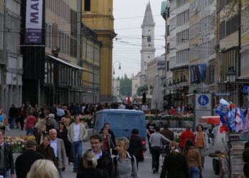 München (hier die Theatiner-Straße) hat am wenigsten Leerstände. Insgesamt hat sich der Markt entspannt, was kleineren Händlern Chancen gibt.