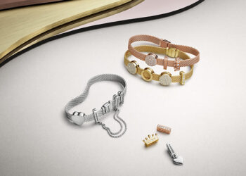 Sieht schön aus, gibt es aber leider nicht beim Juwelier: Pandoras neue Armband-Kollektion „Reflexions“ gibt es ab sofort in den eigenen Pandora-Geschäften und dem Online-Shop zu kaufen.