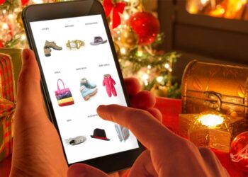 Immer mehr Konsumenten kaufen ihre Weihnachtsgeschenke im Netz und der stationäre Fachhändler geht leer aus.