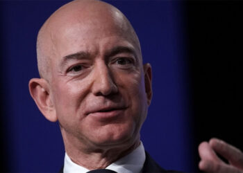Jeff Bezos ist CEO von Amazon und der reichste Mann der Welt.