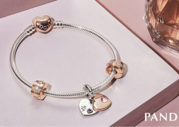 Schmuckhersteller Pandora stellt seine Strategie auf den Prüfstand.