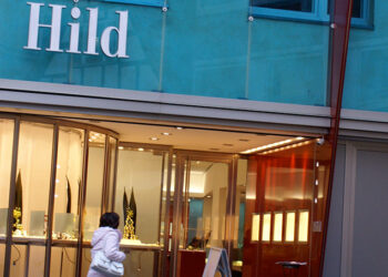 Wolfgang Hild verkauft sein Geschäft in Bonn an Kollege Mauer in Bochum, der nun drei Geschäft in Bonn hat.