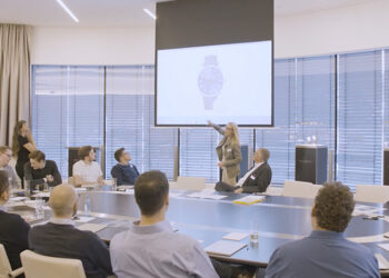 Großes Kino: Chrono24 hat User zu einem Design-Workshop zu Moritz Grossmann eingeladen. Ergebnis ist eine Limited Edition für Chrono24.