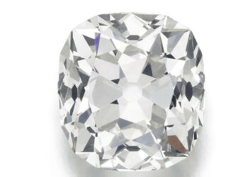 Ein vermeintlicher Glasstein war in Wirklichkeit ein wertvoller Diamant.