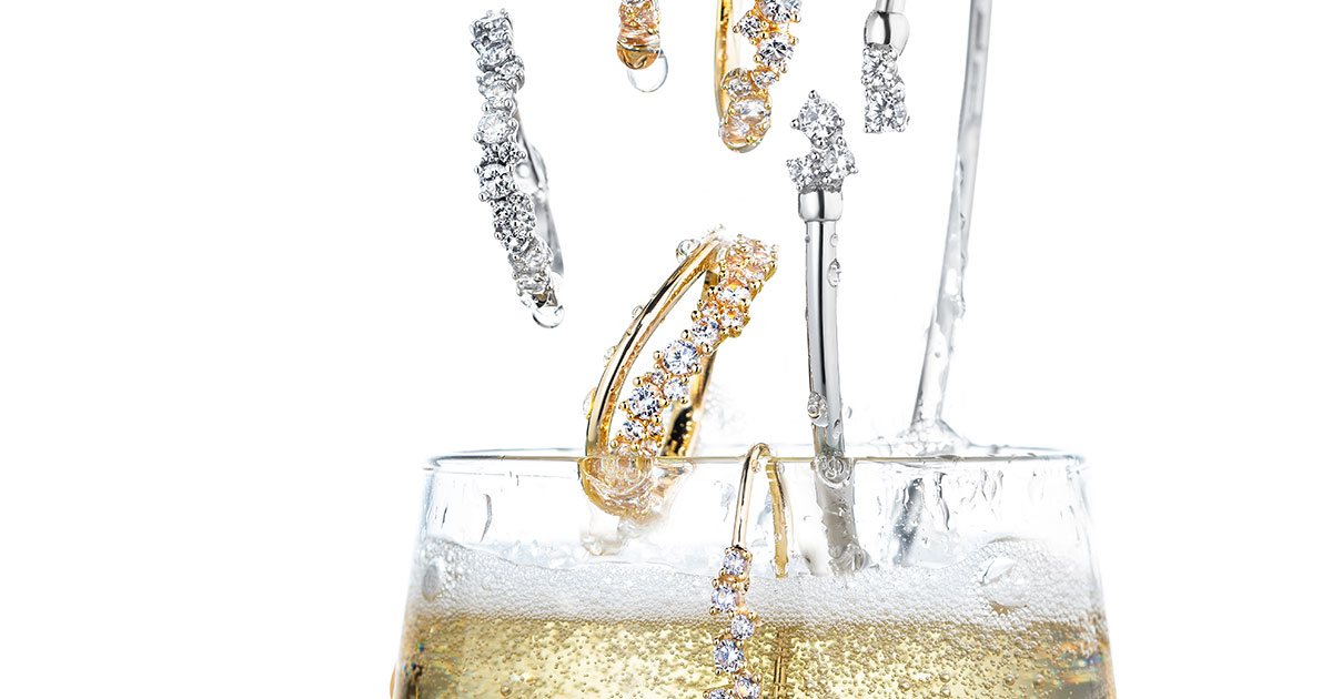 An modebewusste und junggebliebene Frauen richtet sich die prickelnde Kollektion "Champagne".