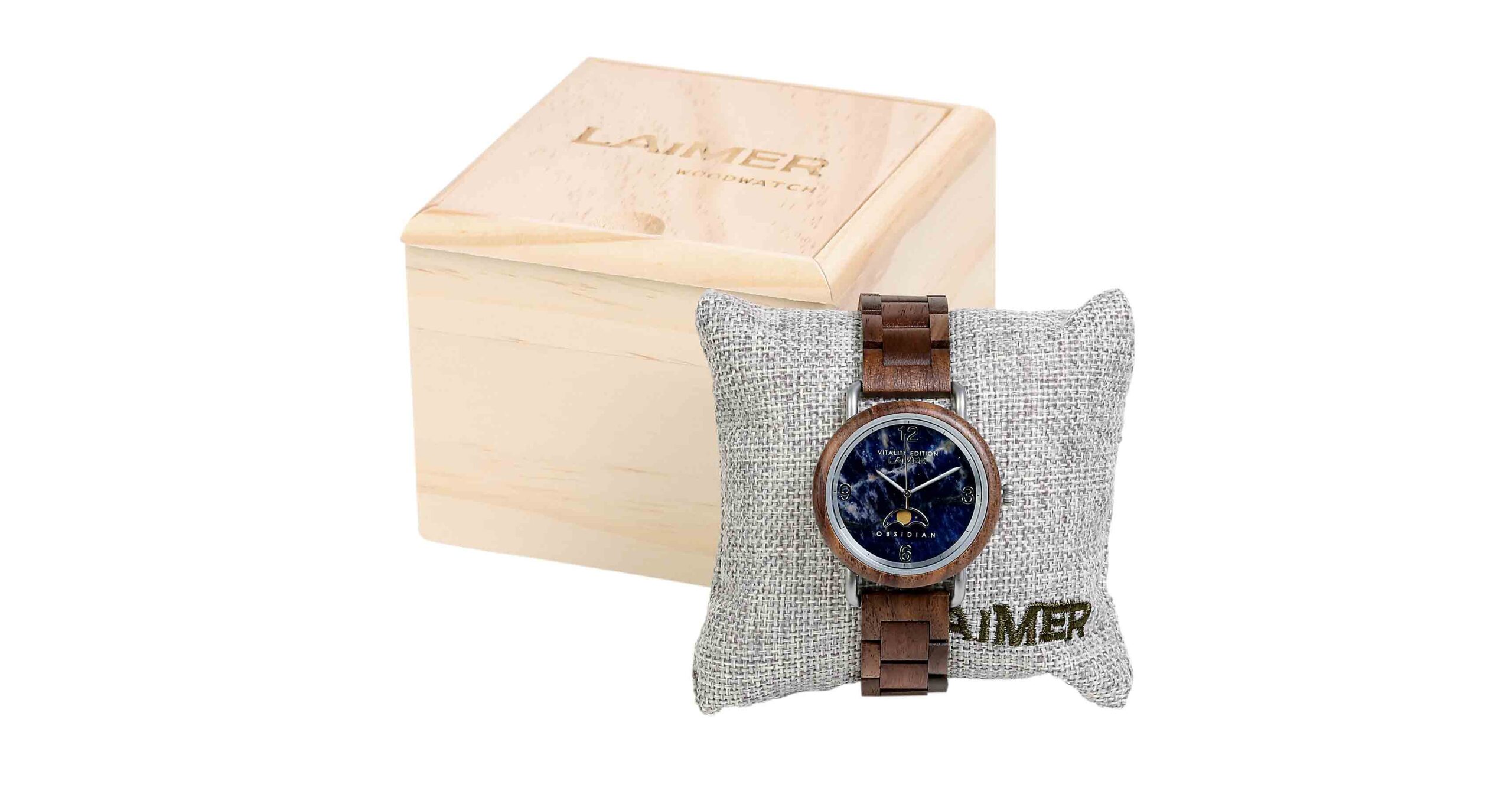 Eine Holzuhr von Laimer – das ideale Ostergeschenk.