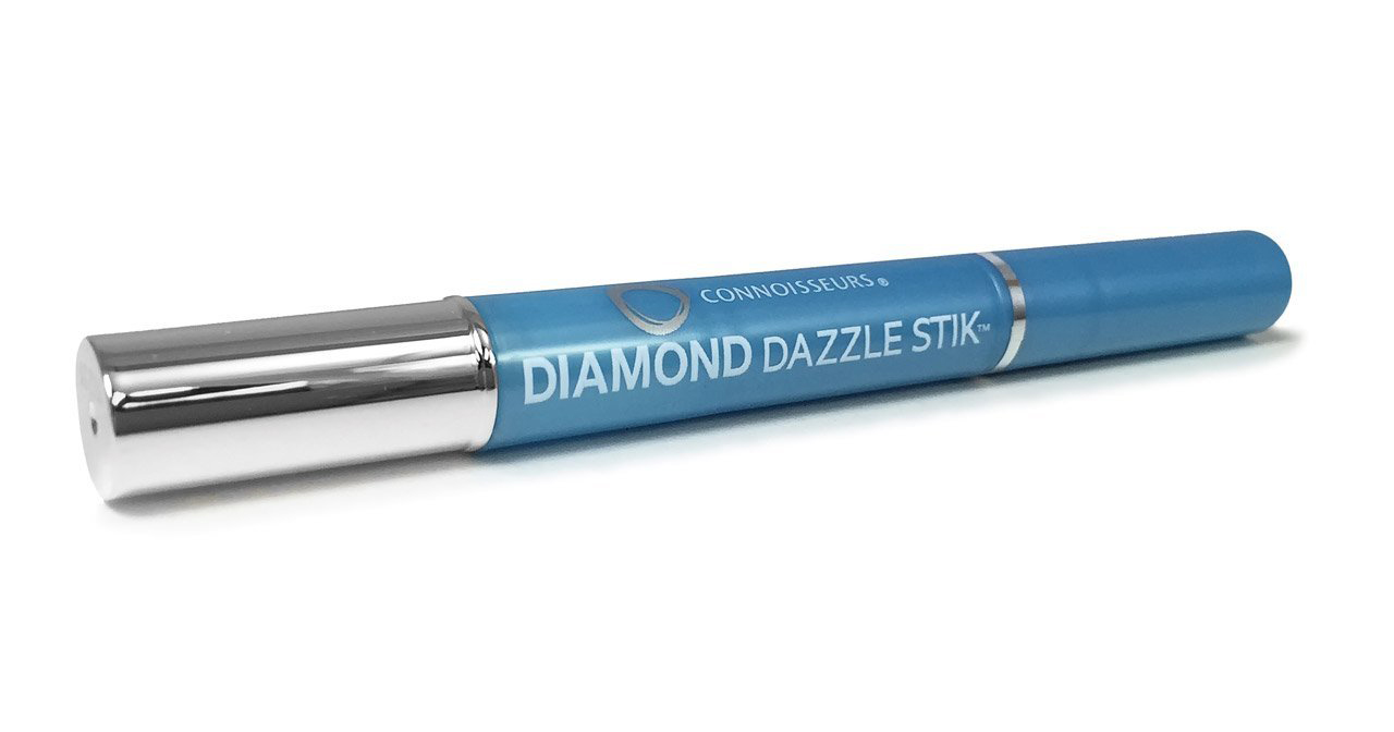 Der Diamond Dazzle Stik reinigt Diamanten im Handumdrehen.