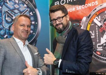 Bomberg-CEO David Sanchez (r.) und Philipp Kohlermann sagen: „Bomberg steht für Lifestyle, Kreativität, Design, Provokation und Innovation und das in bester ,Swiss Made‘-Qualität mit hervorragendem Preis-Leistungs-Verhältnis.“