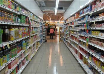 Vor allem kleine Händler machen sich wegen der Konjunkturabschwächung und des Online-Handels mehr Sorgen um ihre Zukunft.