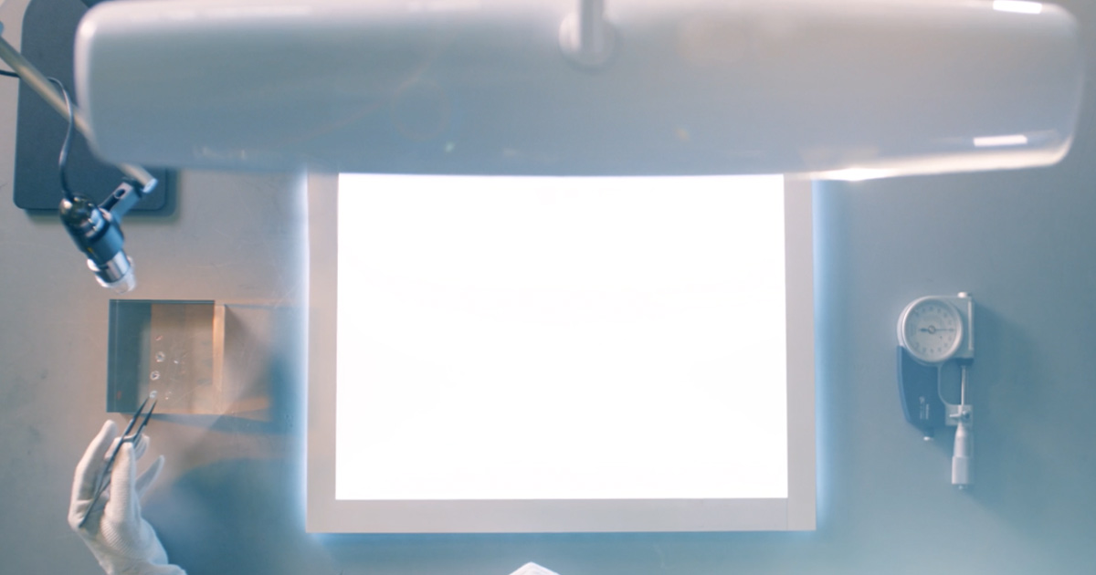 Die Berater von Bain sehen keine dominierende Zukunft für künstliche Diamanten, wie hier ein Ausschnitt aus dem Werbevideo der DeBeers-Marke Lightbox.