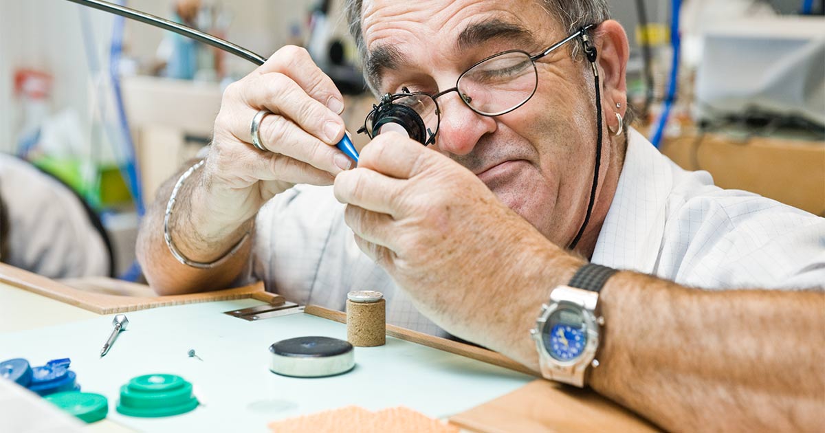 Die Zahl der Beschäftigen der Schweizer Uhrenindustrie ist 2018 um 5,2 % gestiegen.