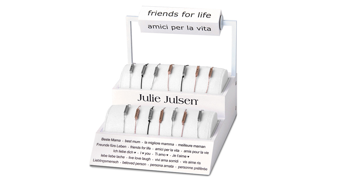 JulieJulsen_Cube_Display_KB