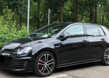 Dieses Polizeifoto zeigt den VW-Golf des Vermissten.