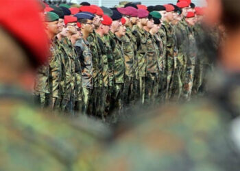 Für Führungspositionen in den Logistikzentren werden von Amazon ehemalige Mannschaftssoldaten, Feldwebel, Unteroffiziere und Offiziere gesucht.