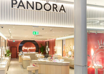 Pandora erklärte, dass das flächenbereinigte Wachstum 2020 im negativen Bereich bleibe und die EBIT-Marge 2020 niedriger sein werde als 2019.