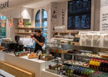Kaffee und Snacks gibt es jetzt bei H&M in Heidelberg.