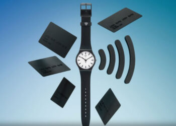 Swatch macht auch durch die Verwendung des Slogans „Tick different“ klar, dass er die Armbanduhren als schlichte Alternative zur Apple Watch sieht.