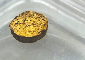 Echtes 18-Karat-Gold, trotzdem fünf- bis zehnmal leichter: die ETH Zürich hat Leichtgold auf Plastikbasis entwickelt. Foto: ETH