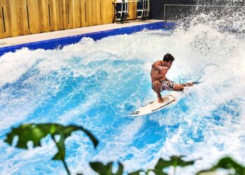 Surf-Profi Leon Glatzer in Action. Photo credit: STAB /TOM CAREY