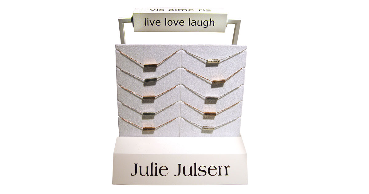 Lebe – liebe – lache. Nach dem Erfolg der Julie Julsen Cube-Armbänder, wurde die Serie nun um Ketten erweitert.