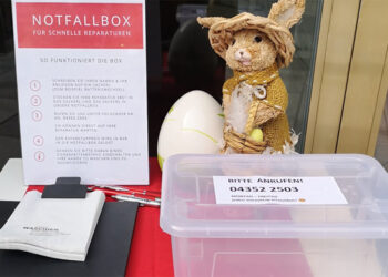 Die Notfallbox samt Erklärungstext und Telefonnummer.