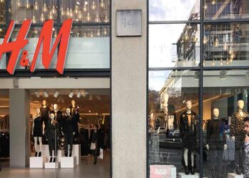 Unternehmen wie H&M setzen die Mieten aus – ein riskanter Schritt.