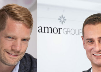 CEO Hans Schmitt (r.) und Daniel Krämer von der Amor Group.