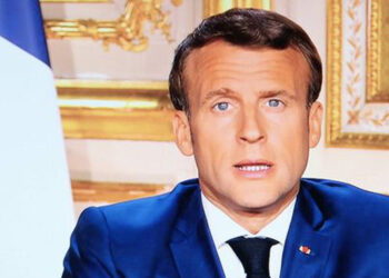 Frankreich ist von der Corona-Pandemie hart getroffen und hat seine Ausgangssperren vier Wochen verlängert, gab Präsident Macron bekannt.