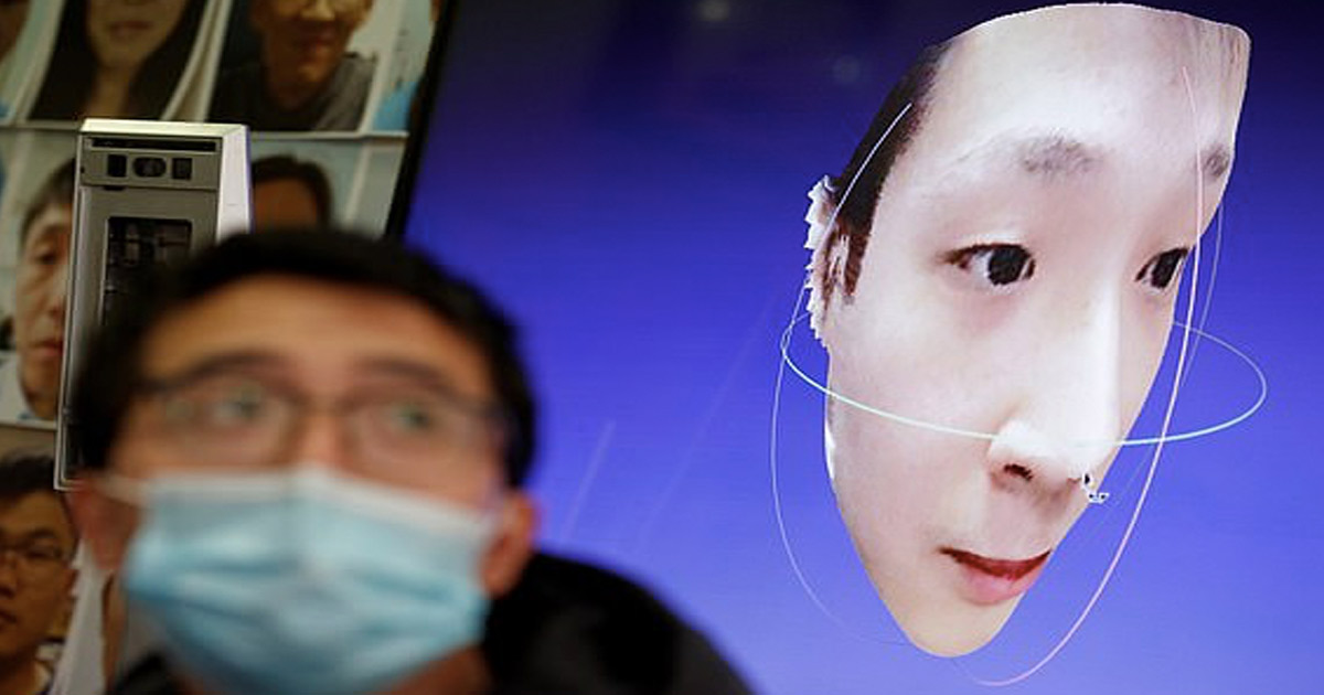 Eine chinesische Firma hat nun ihre Gesichtserkennungs-Software aktualisiert, so dass sie angeblich auch Personen mit Gesichtsmaske erkennen kann.