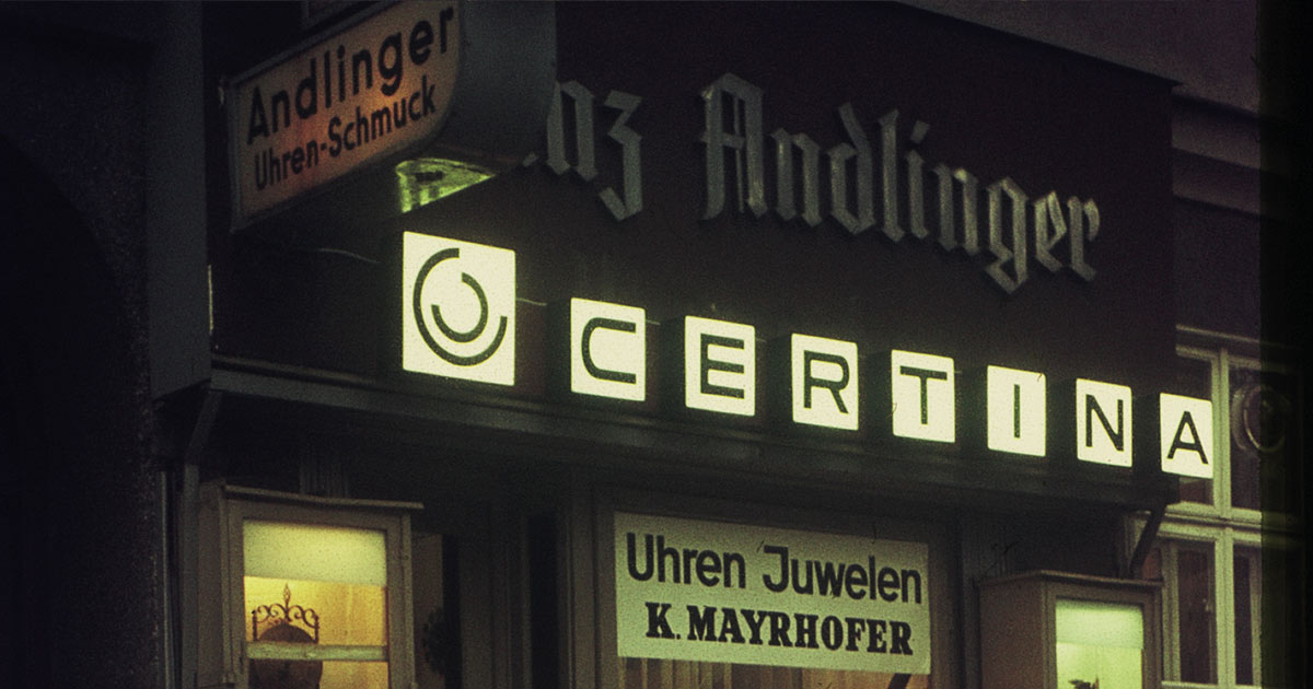 Die Anfänge 1969: Die alte Aufschrift Andlinger wurde zunächst noch belassen und mit dem Schaufensteraufkleber „K. MAYRHOFER“ ergänzt.