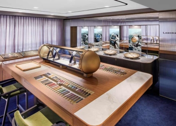 Zu den verarbeiteten Materialien zählen insbesondere Eiche und poliertes Messing.