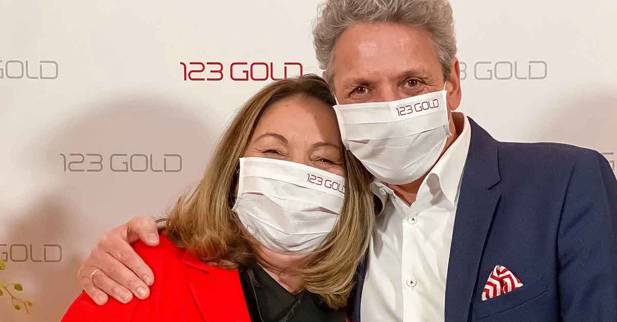 Der neue 123 Gold-Geschäftsführer Peter Hensel mit Inhaberin Cornelia Kohaupt-Ionita