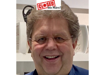 Schmuckdepot-NewLine: Beratung durch geschlossene Schaufensterscheibe