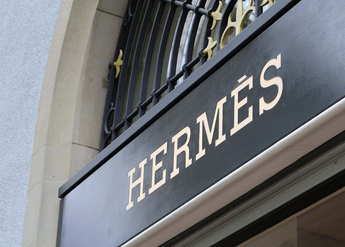2020 erzielte Hermès einen Umsatz von 6,38 Mrd. Euro. (Credit: DreamerAchieverNoraTarvus / Shutterstock.com)